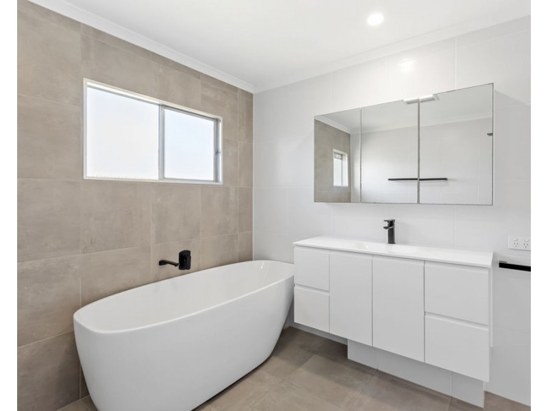 9 Elizabeth Street, Beachmere QLD 4510