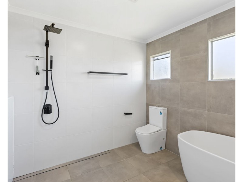 9 Elizabeth Street, Beachmere QLD 4510