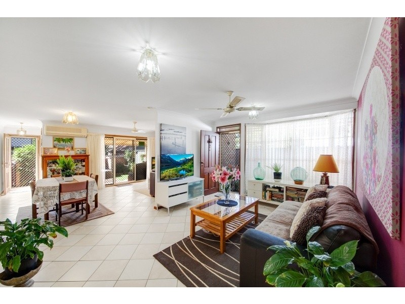 2/15 Poziers Avenue, Umina Beach NSW 2257