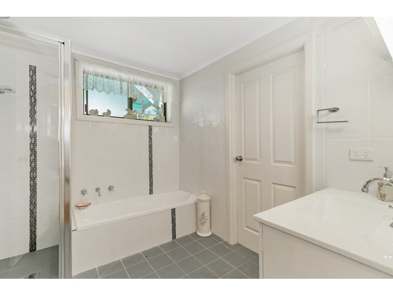 24 Hillcrest Road, Empire Bay NSW 2257