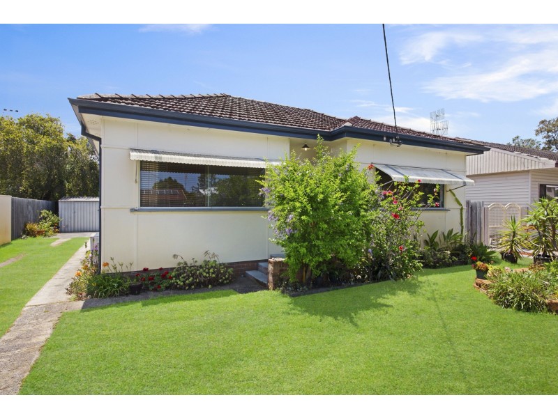 30 Boronia Avenue, Woy Woy NSW 2256