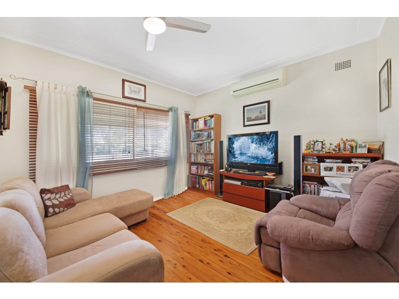 30 Boronia Avenue, Woy Woy NSW 2256