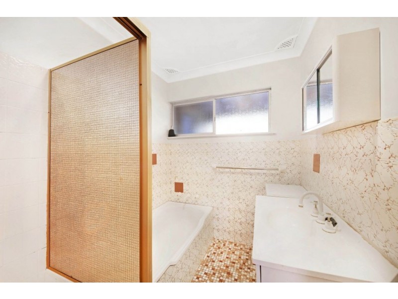 194 Railway Street, Woy Woy NSW 2256