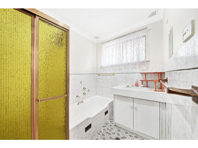 6 Waterloo Avenue, Woy Woy NSW 2256