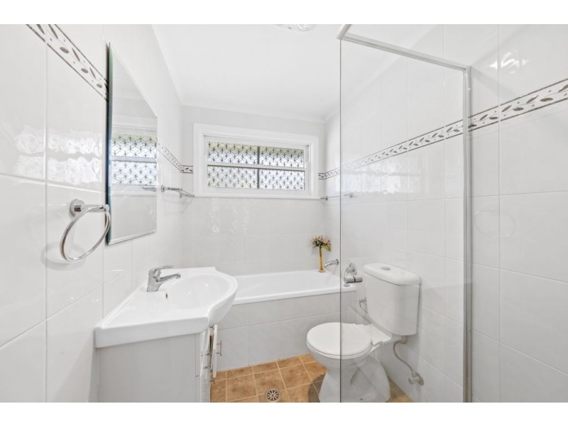 15 Robin Crescent, Woy Woy NSW 2256