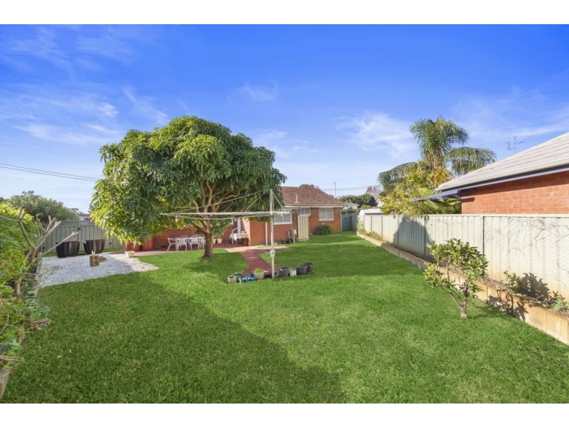 15 Robin Crescent, Woy Woy NSW 2256