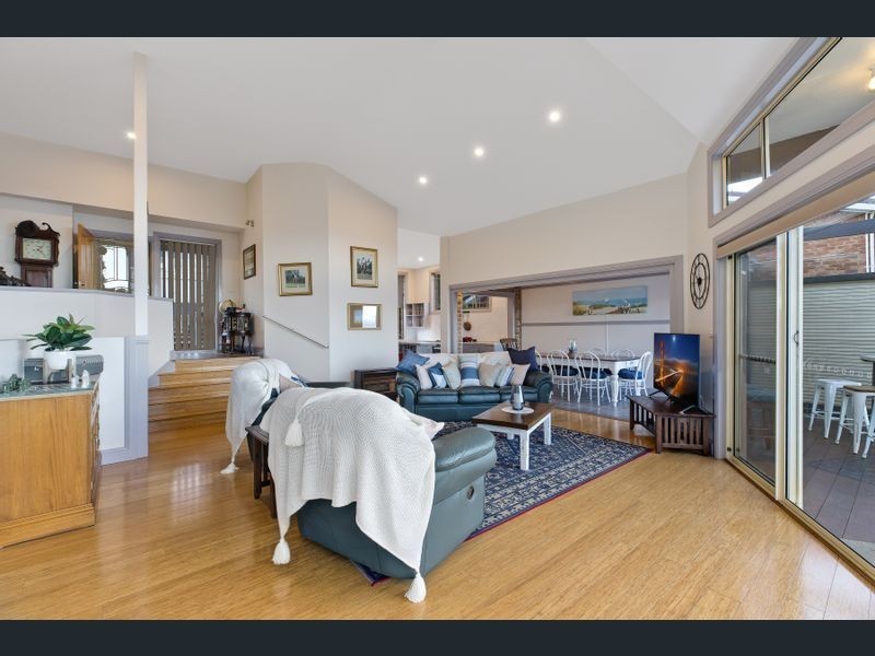 33 The Palisade, Umina Beach NSW 2257