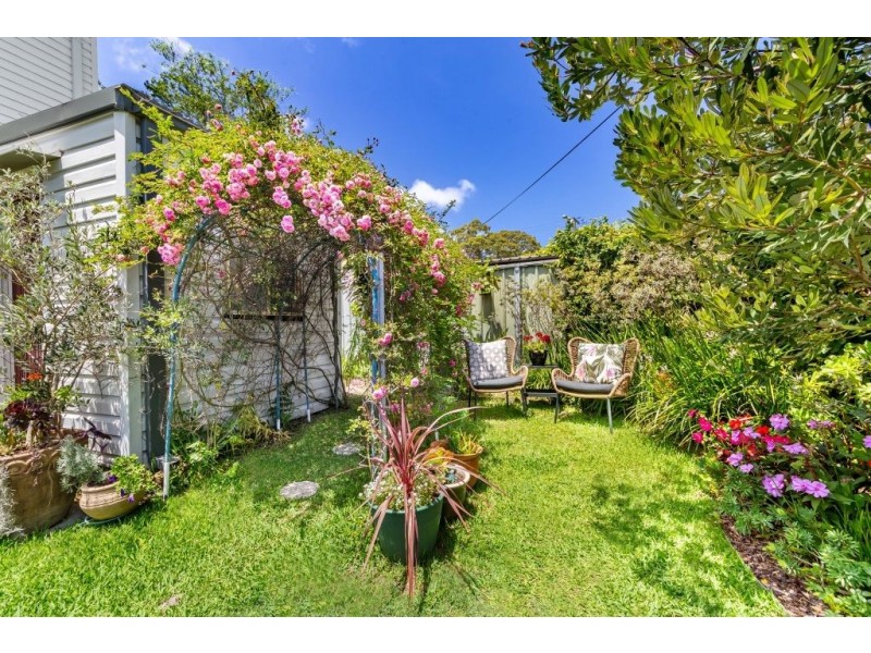 7 Rawson Rd, Woy Woy NSW 2256