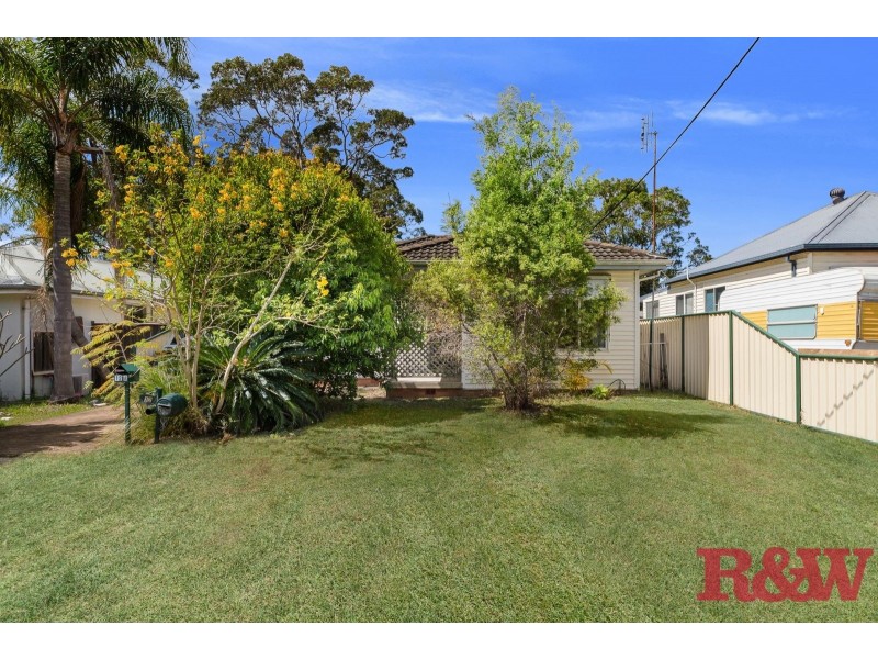 12 Wentworth Avenue, Woy Woy NSW 2256