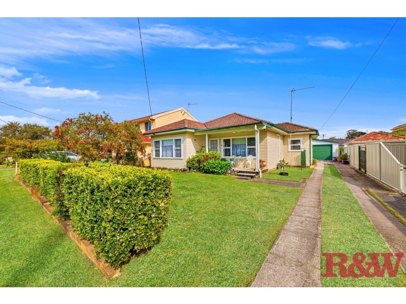 9 Norma Cr, Woy Woy NSW 2256