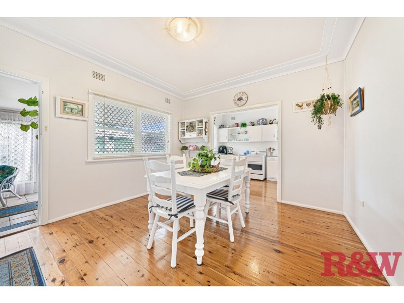 9 Norma Cr, Woy Woy NSW 2256