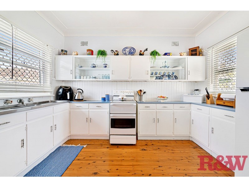 9 Norma Cr, Woy Woy NSW 2256