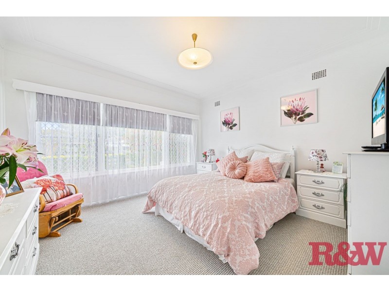 9 Norma Cr, Woy Woy NSW 2256