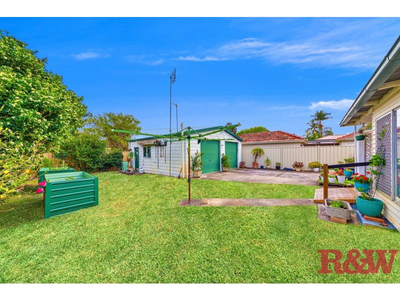 9 Norma Cr, Woy Woy NSW 2256