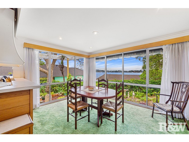 15 Broadwater Street, Point Clare NSW 2250