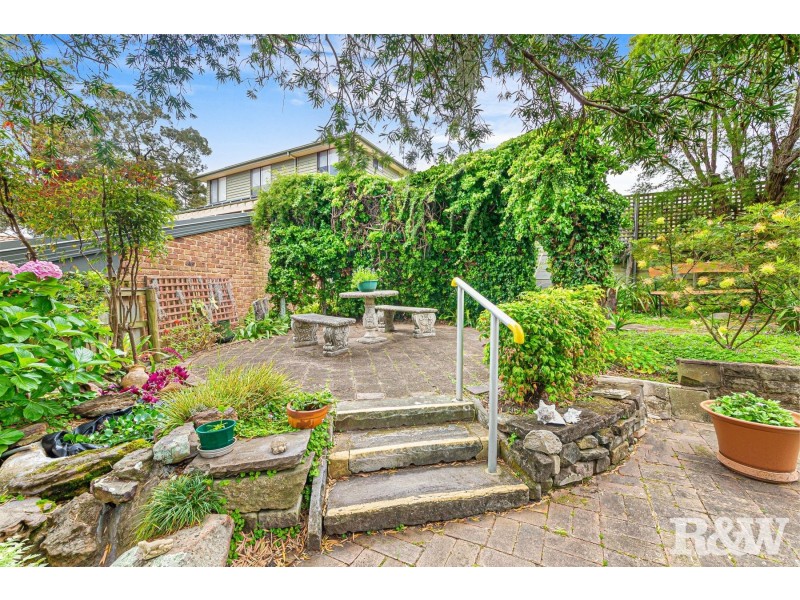 15 Broadwater Street, Point Clare NSW 2250