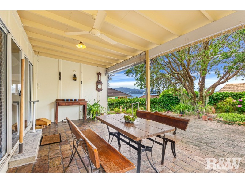 15 Broadwater Street, Point Clare NSW 2250