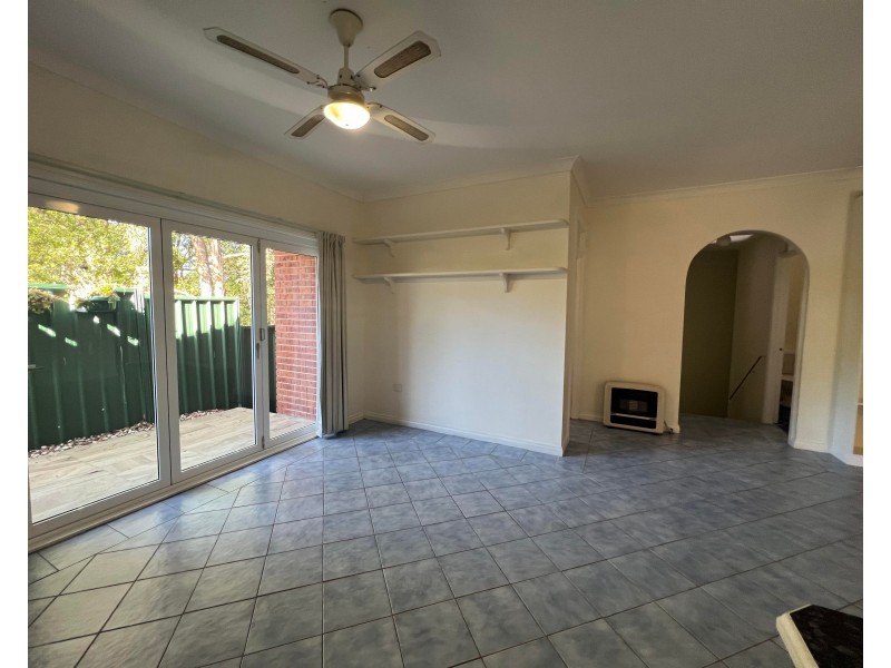 2/8 Scott Street, Point Clare NSW 2250