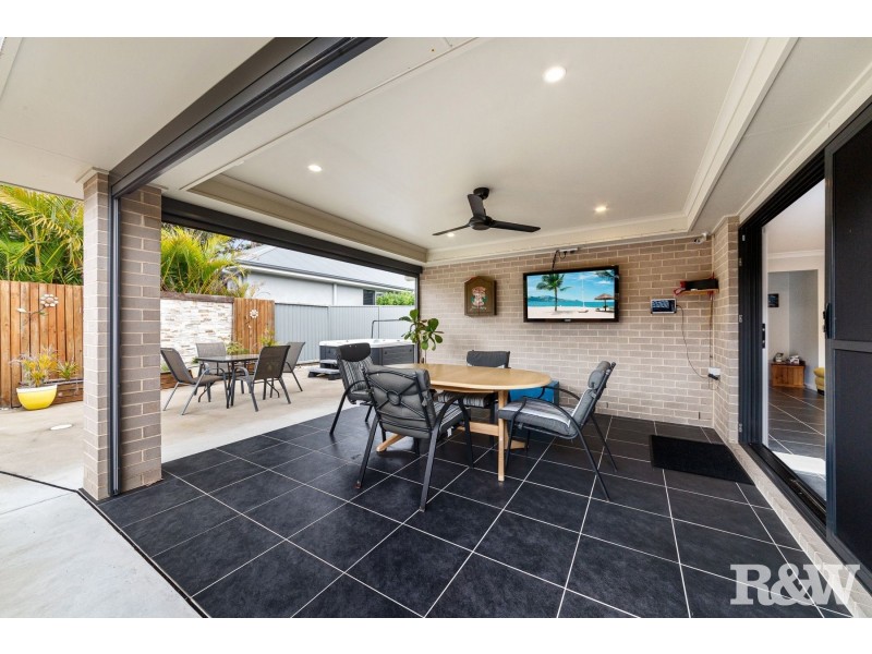 17 Milpera Road, Green Point NSW 2251