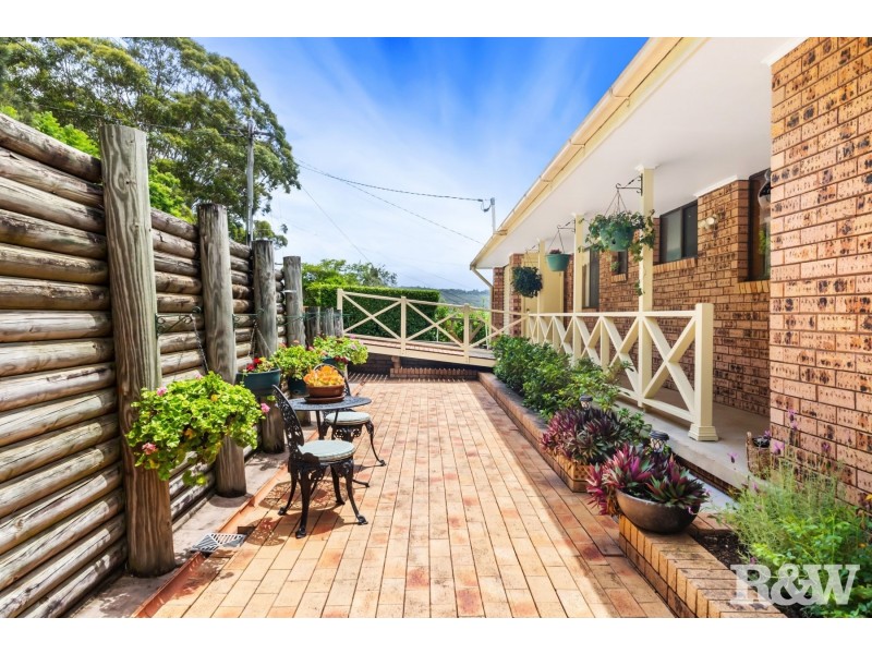16 Fiona Street, Point Clare NSW 2250