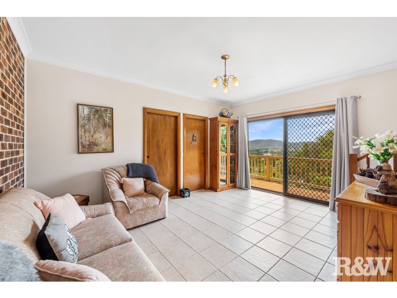 16 Fiona Street, Point Clare NSW 2250