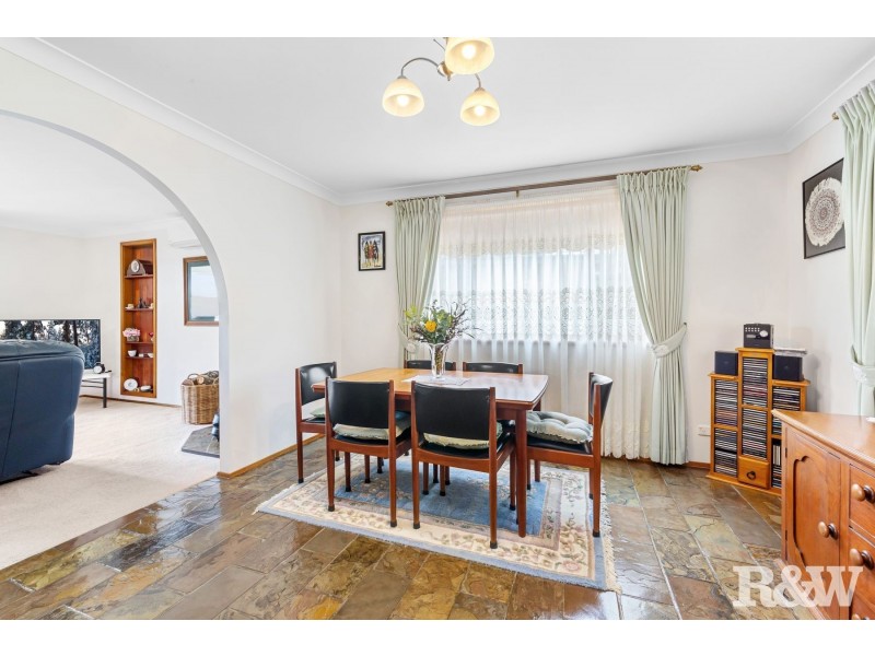 16 Fiona Street, Point Clare NSW 2250