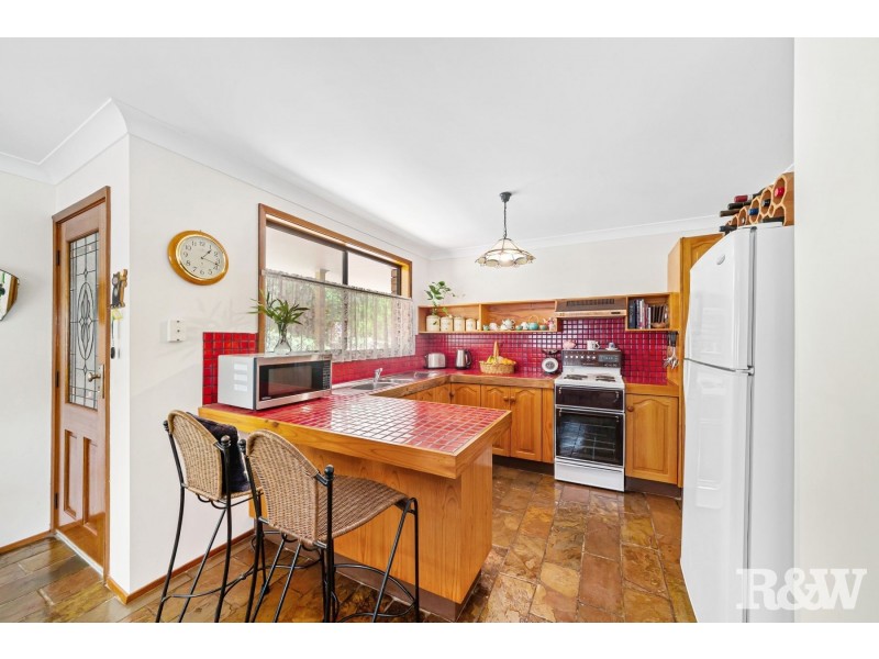 16 Fiona Street, Point Clare NSW 2250