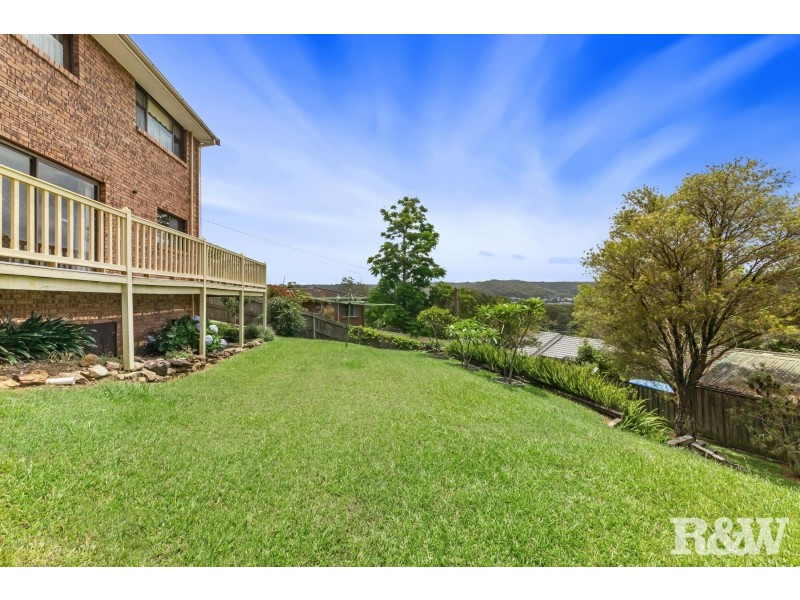 16 Fiona Street, Point Clare NSW 2250