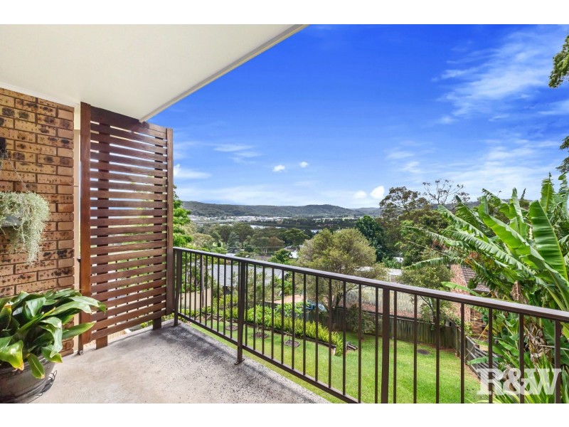 16 Fiona Street, Point Clare NSW 2250
