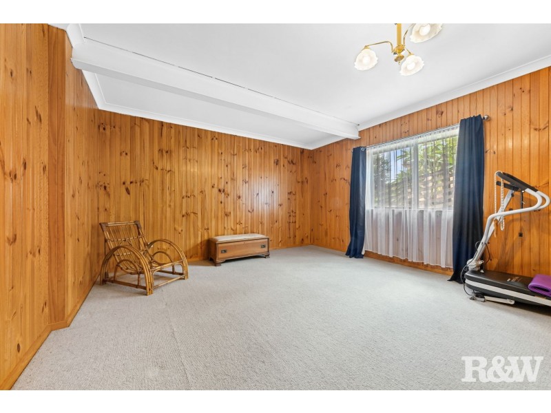 16 Fiona Street, Point Clare NSW 2250