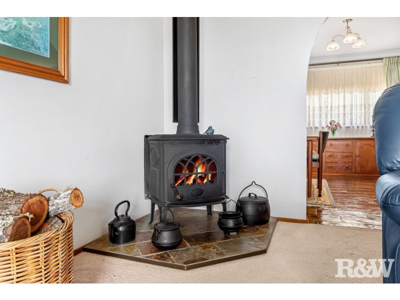 16 Fiona Street, Point Clare NSW 2250