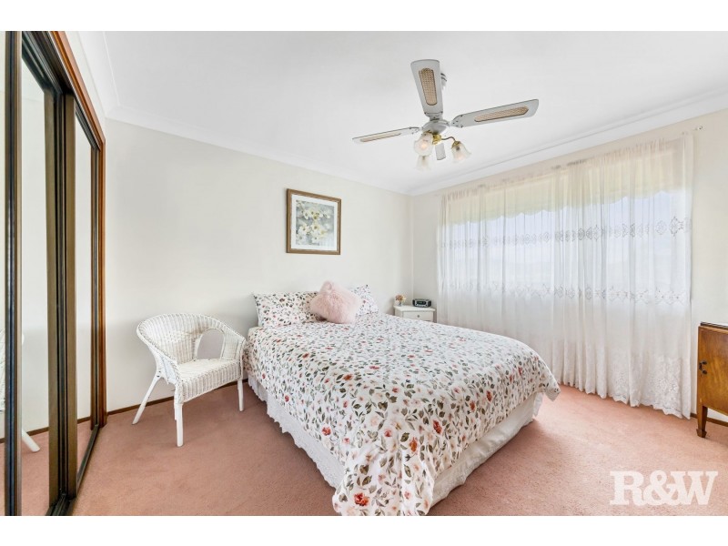 16 Fiona Street, Point Clare NSW 2250