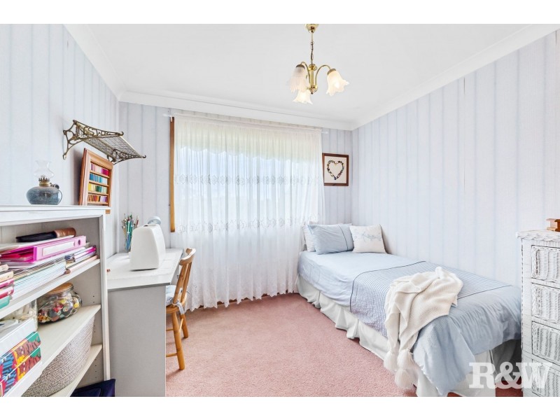 16 Fiona Street, Point Clare NSW 2250