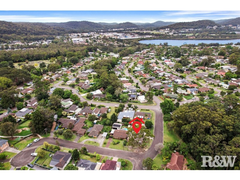 2 Camden Close, Point Clare NSW 2250