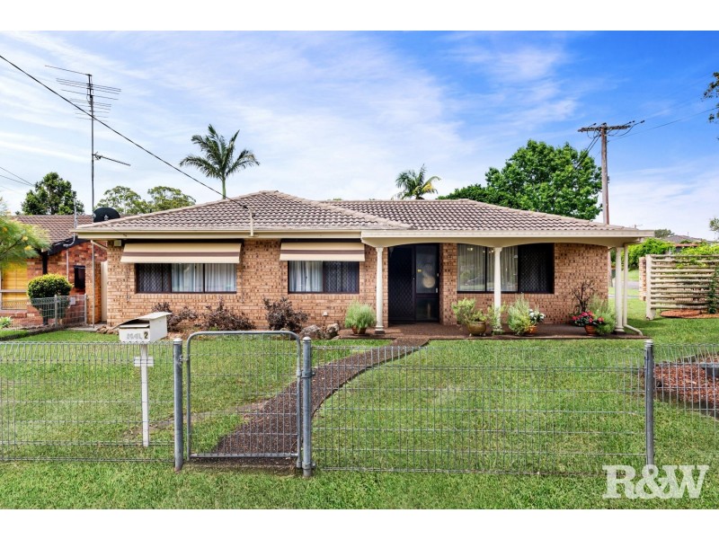 2 Camden Close, Point Clare NSW 2250