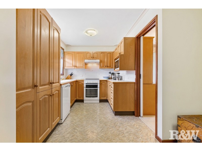 2 Camden Close, Point Clare NSW 2250