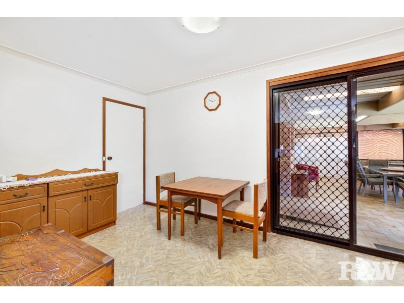 2 Camden Close, Point Clare NSW 2250
