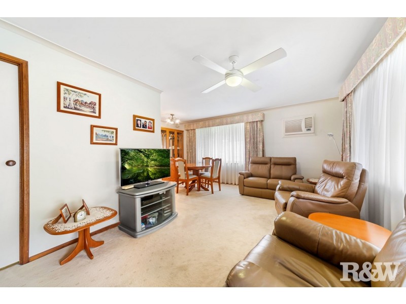 2 Camden Close, Point Clare NSW 2250