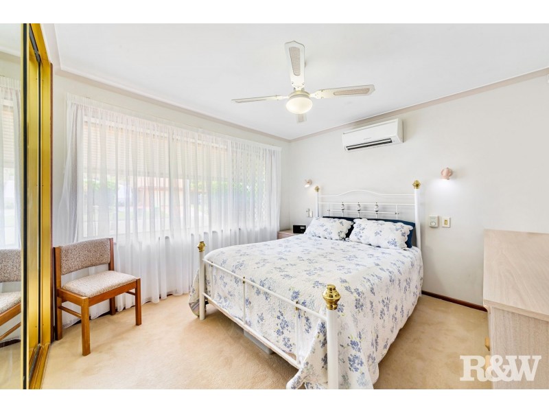 2 Camden Close, Point Clare NSW 2250