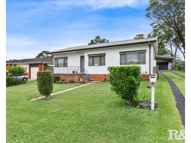 5 Matthews Parade, Point Clare NSW 2250