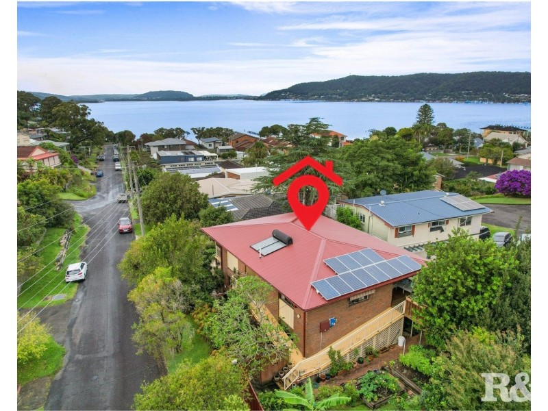 1a Noonan  Point Ave, Point Clare NSW 2250