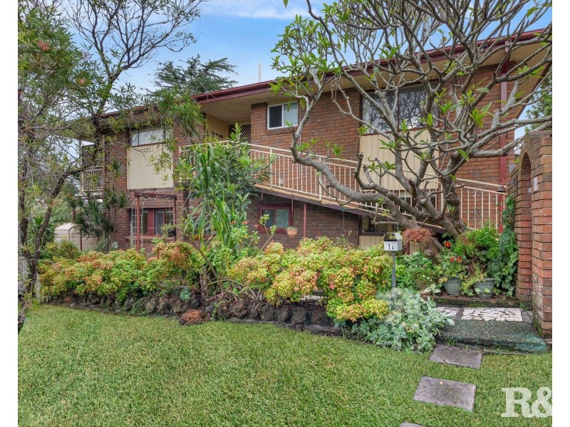 1a Noonan  Point Ave, Point Clare NSW 2250