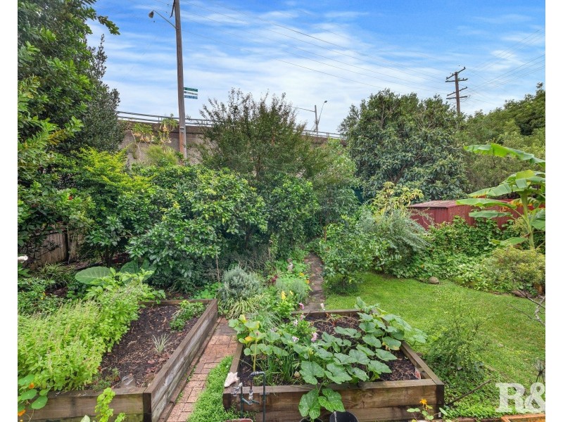 1a Noonan  Point Ave, Point Clare NSW 2250