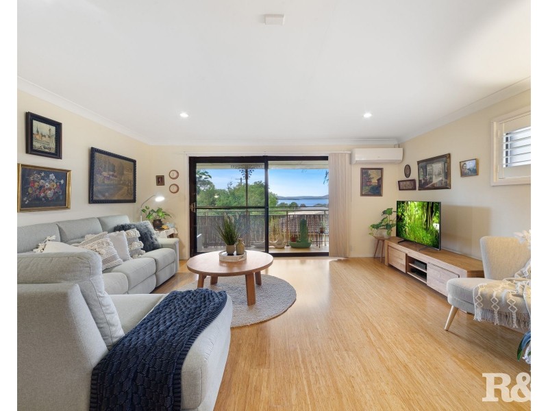 1a Noonan  Point Ave, Point Clare NSW 2250