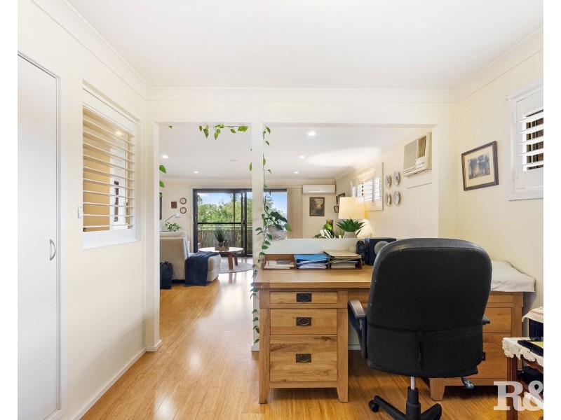 1a Noonan  Point Ave, Point Clare NSW 2250