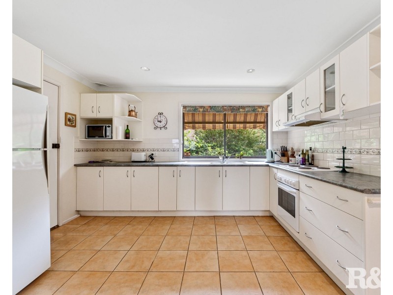 1a Noonan  Point Ave, Point Clare NSW 2250