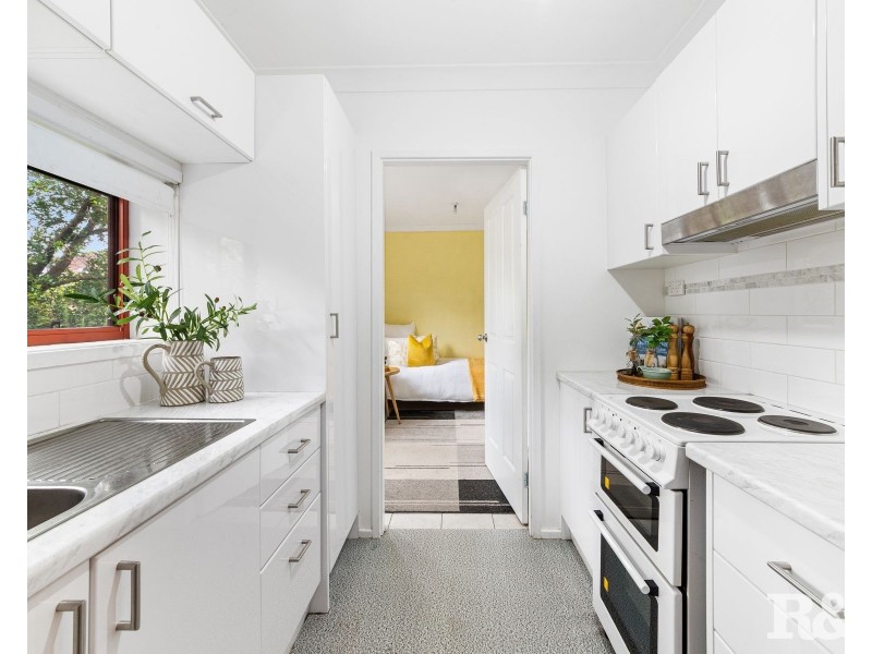 1a Noonan  Point Ave, Point Clare NSW 2250