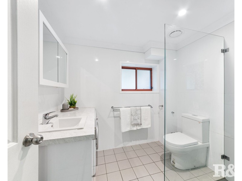 1a Noonan  Point Ave, Point Clare NSW 2250