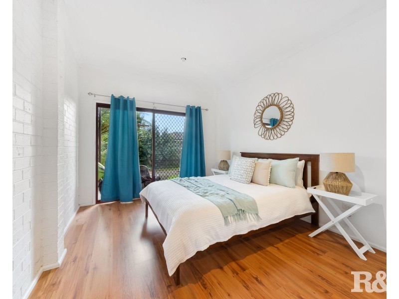 1a Noonan  Point Ave, Point Clare NSW 2250