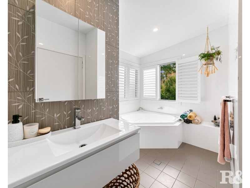 4 Bassan Street, Woy Woy Bay NSW 2256